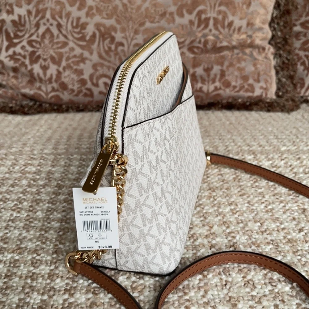 Michael Kors Jet Set Travel Medium Dome Crossbody
